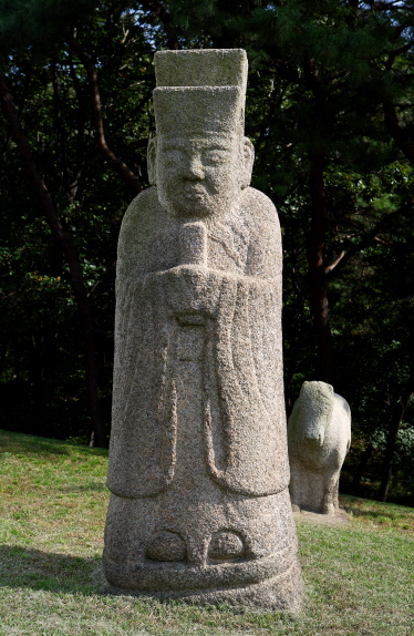 제7대 세조 광릉의 동측 문석인